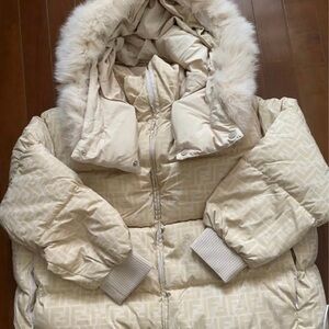 Fendi beige logo print reversible down coat S with defects